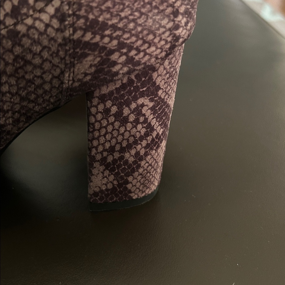Snakeskin Patterned High block Heel Boots - Picture 2 of 6